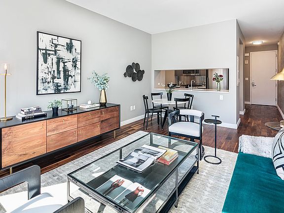 3rd image of 507 W 28th St APT 4L