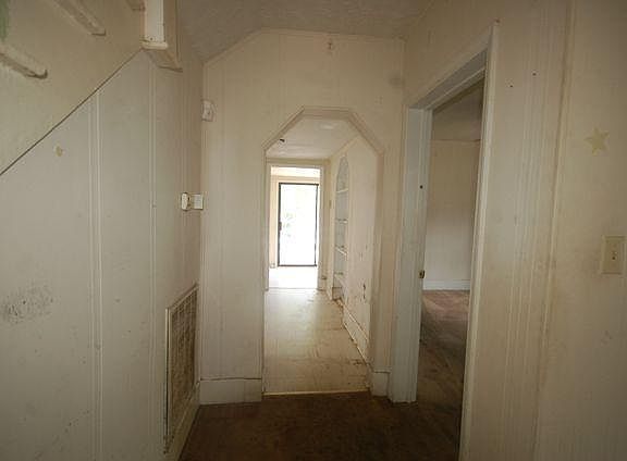 4th image of 1030 12th St SE