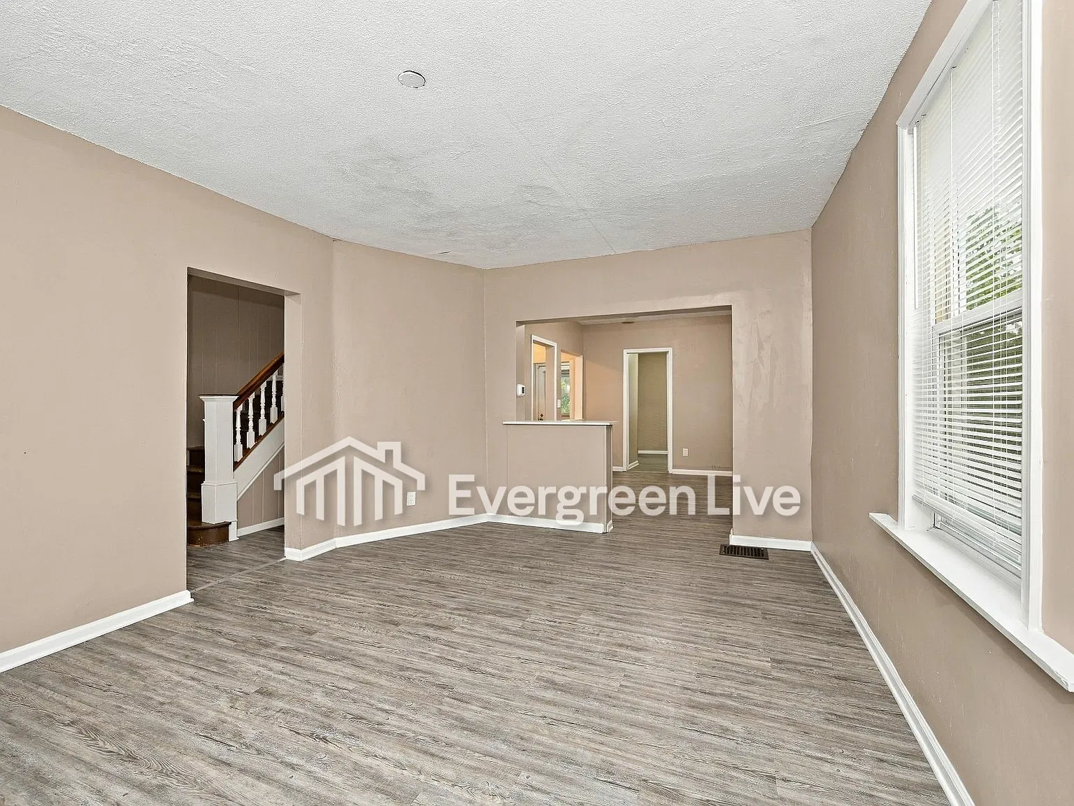 3 bed, 1.0 bath, 1170 sqft, $1,395 — Photo 2