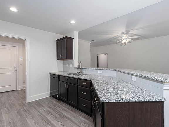3rd image of 815 E Grande Blvd #T-101