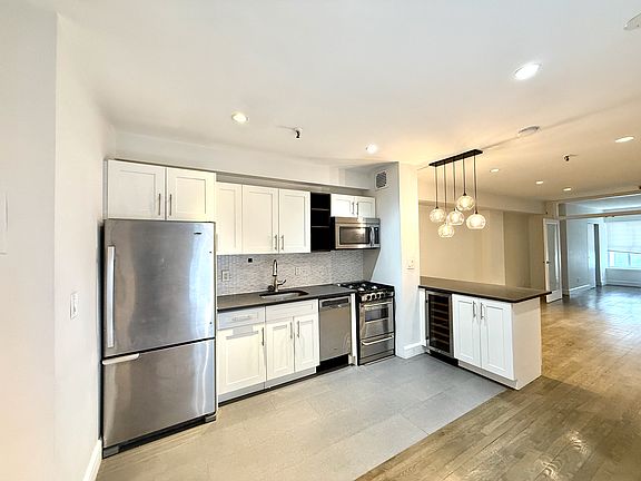 3rd image of 66 Pearl St #512A