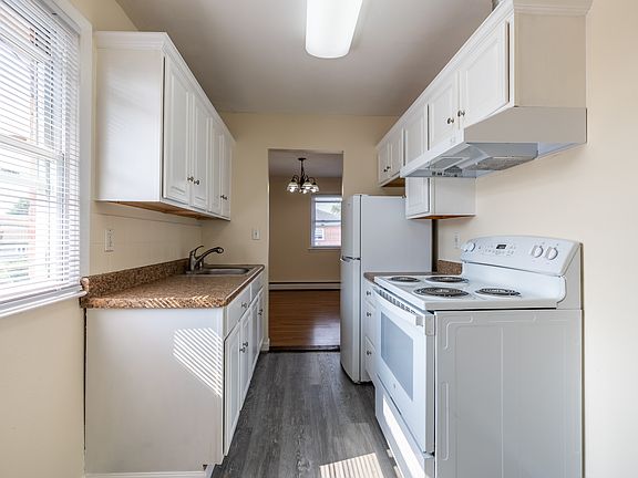 5th image of 2420 Bennett Ave APT 2B