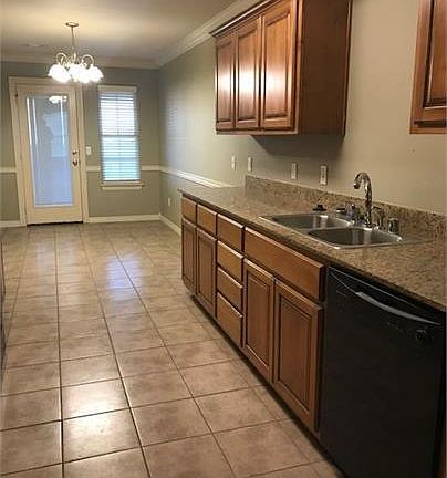 4th image of 874 Oakwood Ct #874