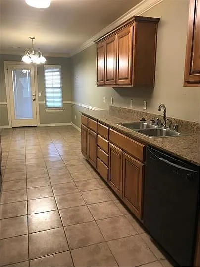 1015 Oakwood Ln #1015 — Photo 6