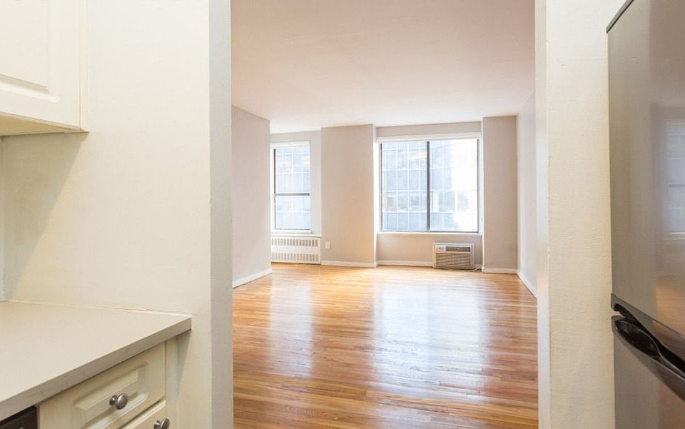 1st image of 114 E 40th St APT 8B