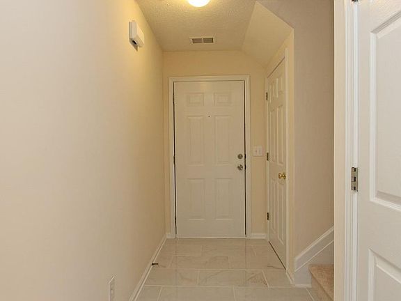 3rd image of 228 Cottonwood Creek Cir