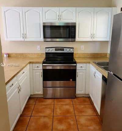 3rd image of 6245 Kendale Lakes Cir #201