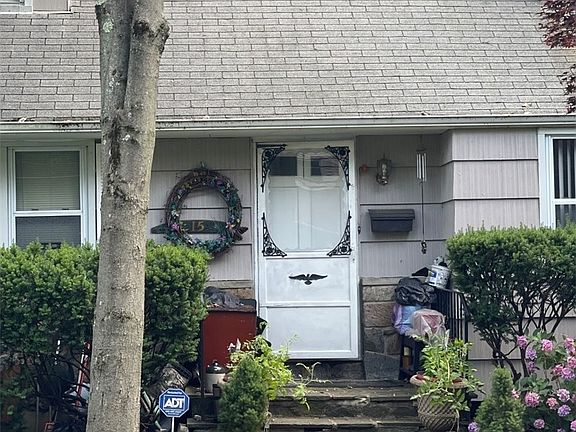 3rd image of 15 Searingtown Ave