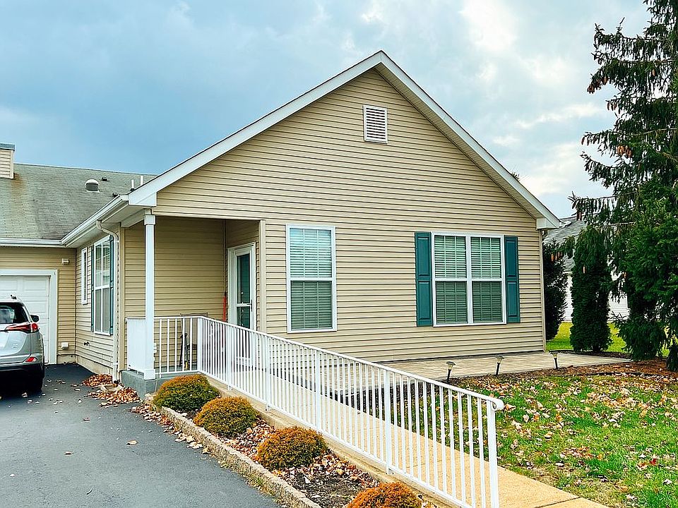 1st image of 3 Heritage Ct