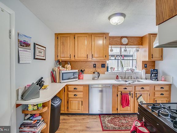 3rd image of 9500 Damascus Dr