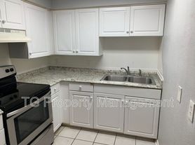 402 Lower 8th Ave S, Jacksonville Beach, FL