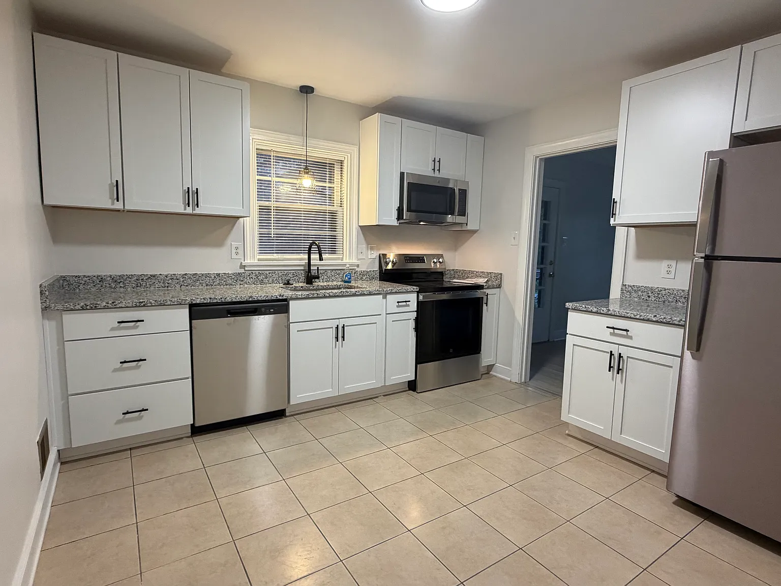 3 bed, 1269 sqft, $2,100 — Photo 3