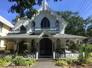 10 Clinton Ave, Oak Bluffs, MA 02557