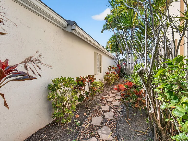 7848 Travlers Tree Dr — Photo 49