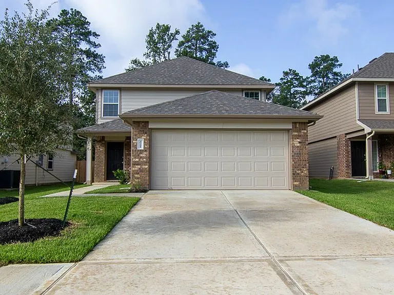 2721 Madison Ct — Photo 1
