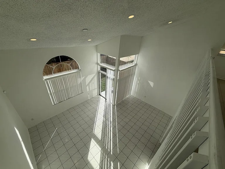 3780 Amalfi Dr — Photo 34