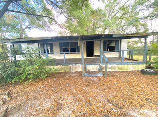 4977 Douglas Ferry Rd, Caryville, FL 32427