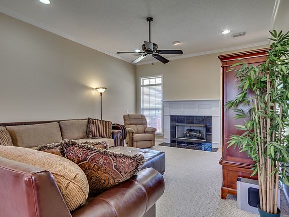 3rd image of 4933 Crosshill Ln