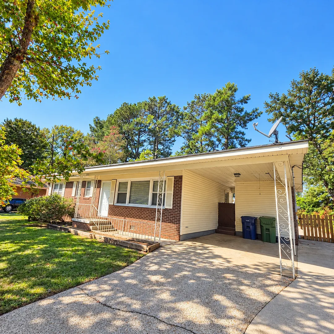 Coming Soon! 3 Bedroom/1 Bath - Close to UAH - $699 Move In Special — Photo 3