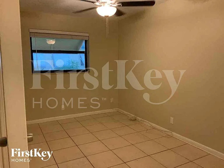 1302 Crest Dr — Photo 13
