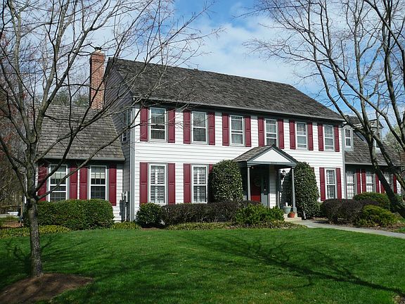 Great Curb Appeal!
