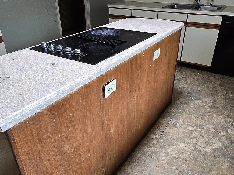 3210 Rosewood Dr — Photo 2