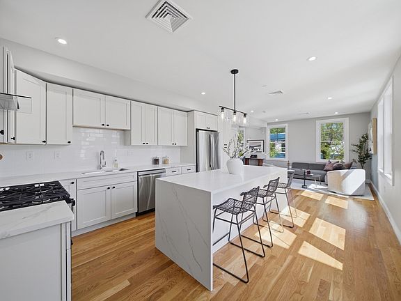 3rd image of 174 Walnut St
