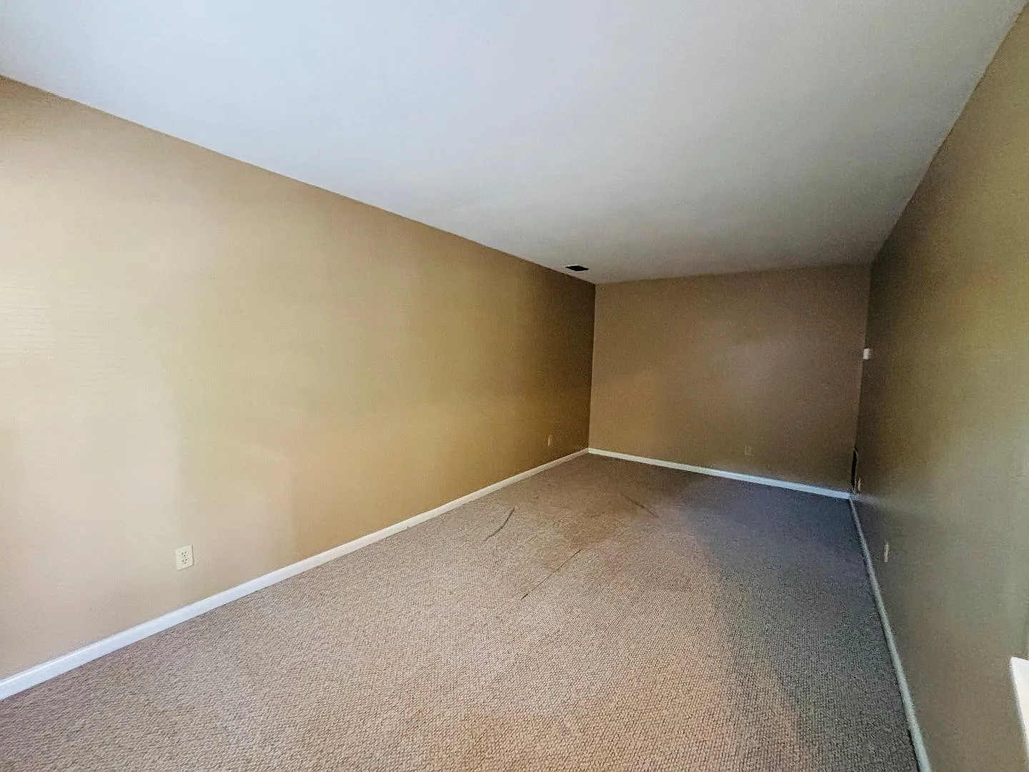 2 Bedroom 1 Bathroom Townhouse — Photo 2