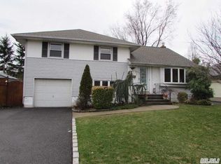 3632 Woodbridge Ln N, Wantagh, NY 11793