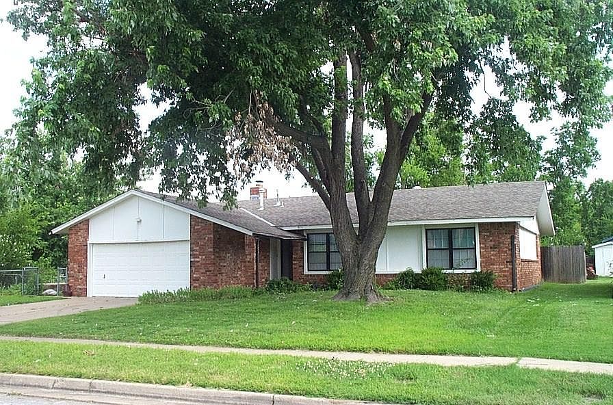Welcome Home! Quiet neighborhood with mature trees.