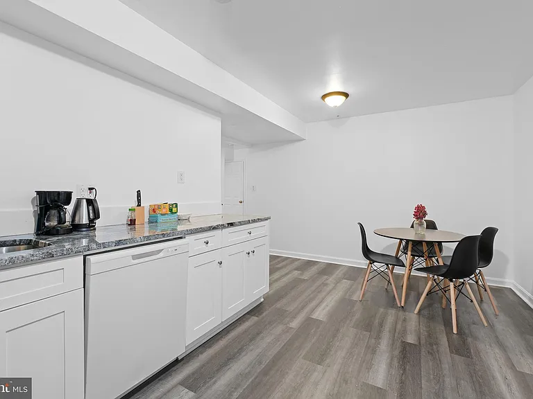 11810 Tregiovo Pl — Photo 21