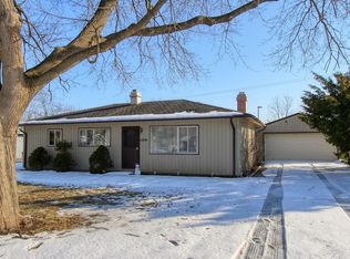 2309 Country Ln, McHenry, IL 60051