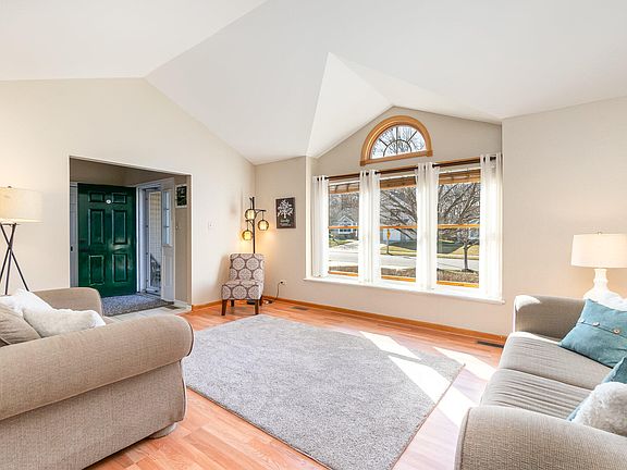 4th image of 2681 Forest Park Dr