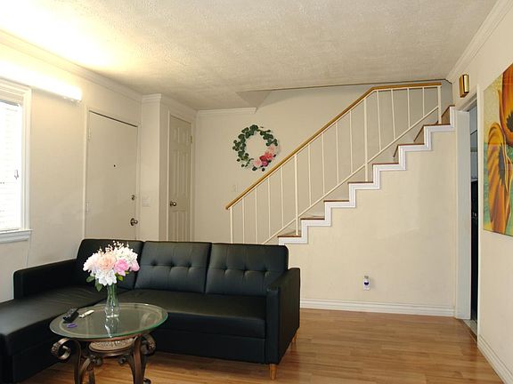 4th image of 409 Capricorn Ct