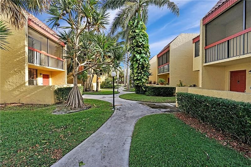 1st image of 795 SE 1st Way
