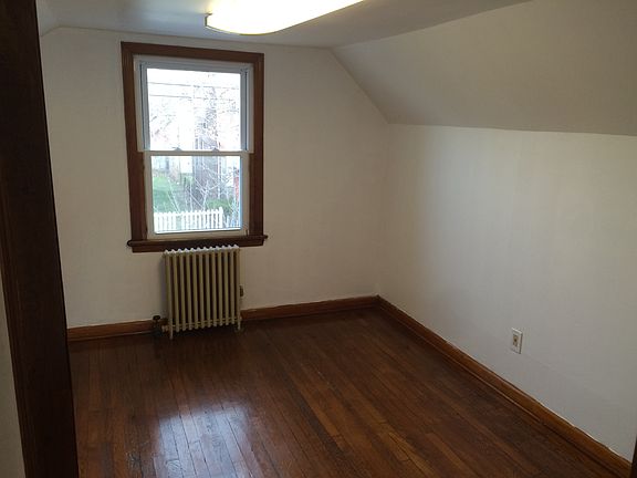 4th image of 435 Leon Ave