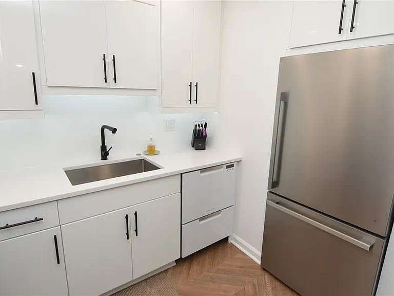 5048 Beach Dr SE #F — Photo 13