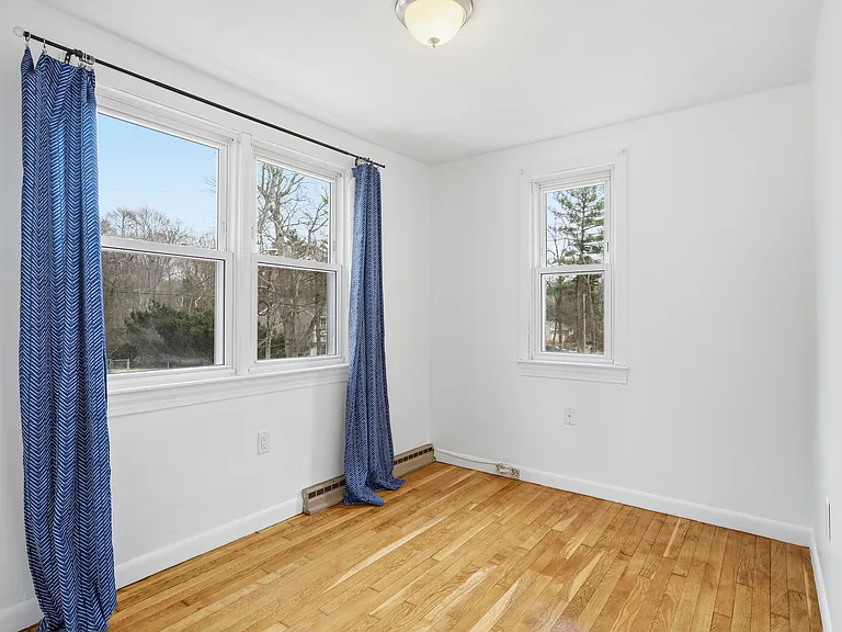724 Linwood St — Photo 10