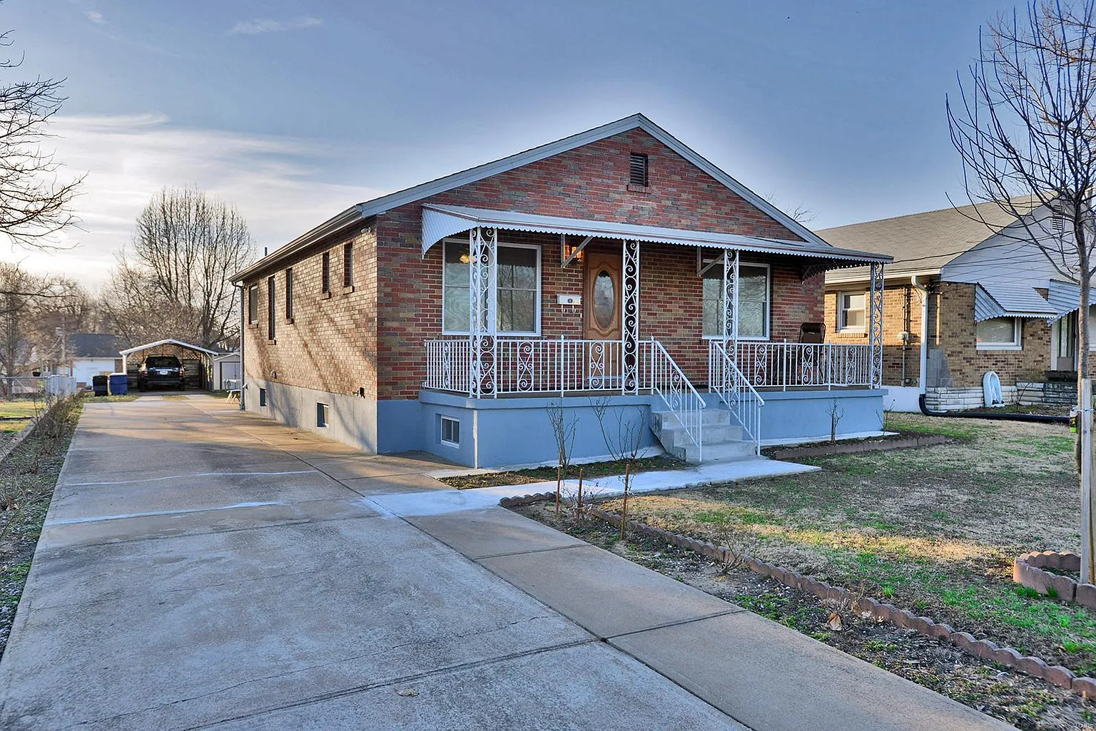 916 Zeiss Ave photo 1