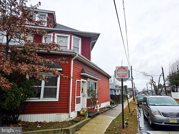 5th image of 17 N Brown St