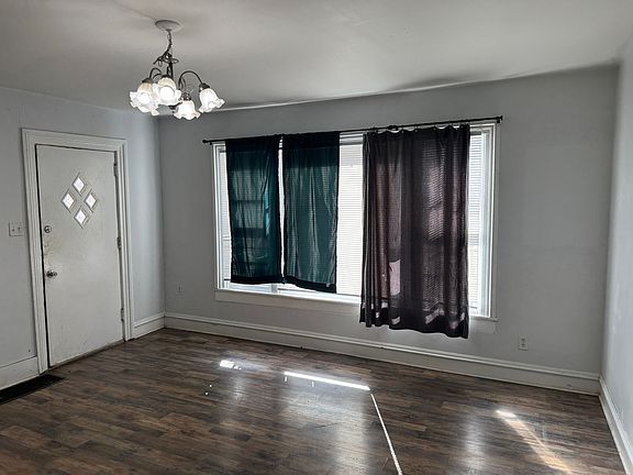 3rd image of 1709 Francis St
