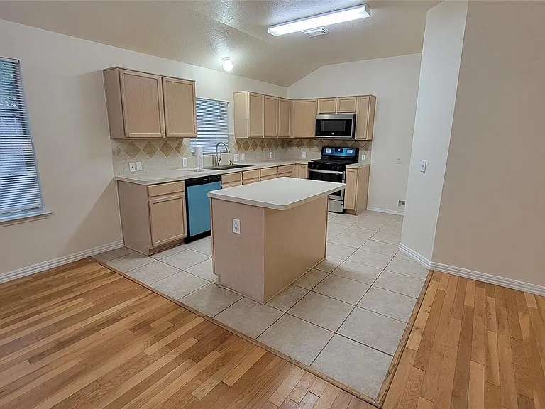 4831 Dark Canyon Ct — Photo 22
