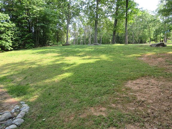 3rd image of 80 Hemlock Dr