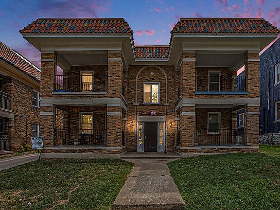 3rd image of 2725 Campbell St #207