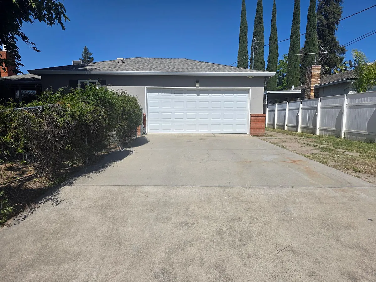 Building Photo - 1133 S Minaret Ave