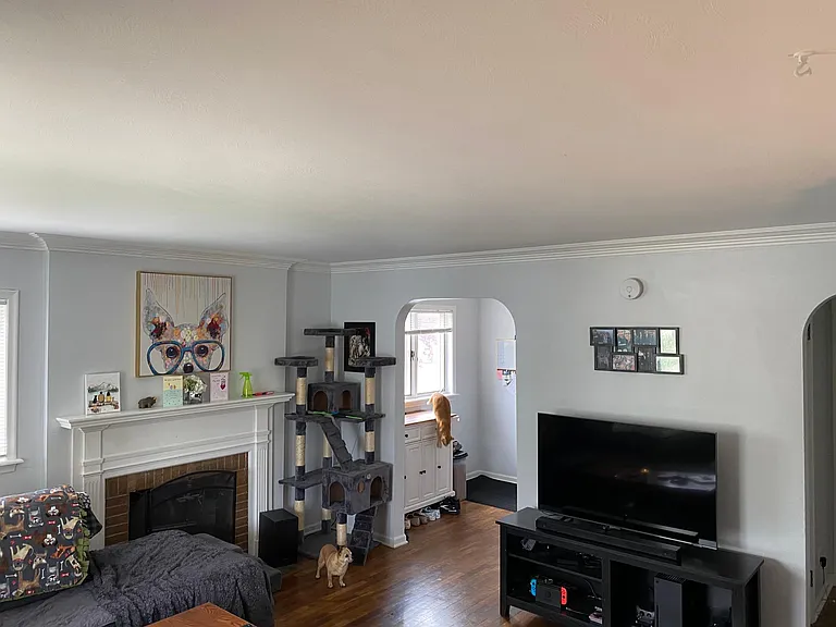 208 E Randolph St — Photo 5