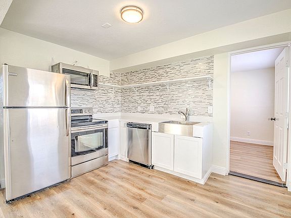 4th image of 1134 Jessica Ave