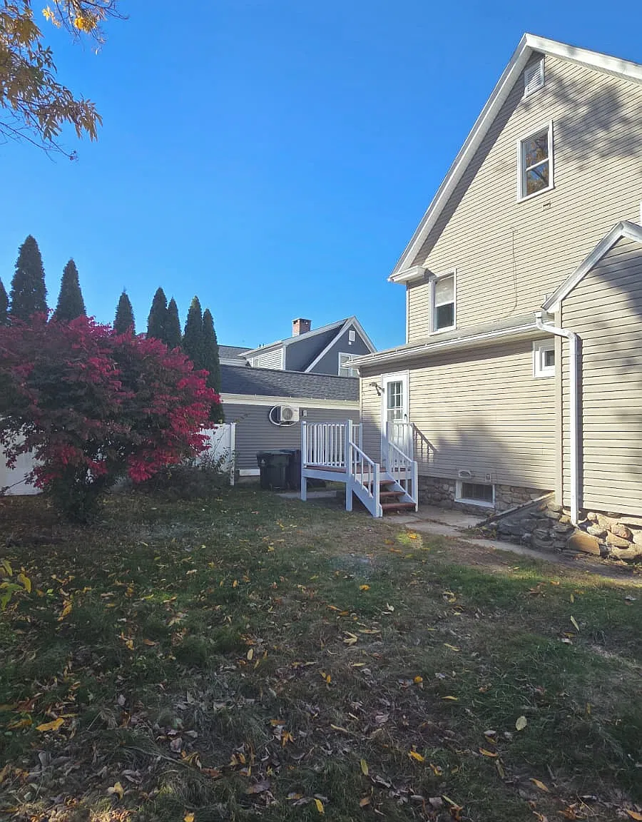 46 Roberts St — Photo 3