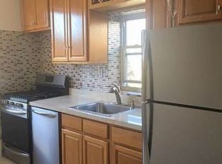 33-62 10th St #2, Astoria, NY 11106