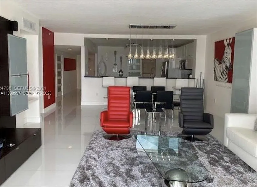 Golden Bay Club Condo — Photo 3